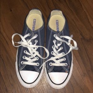 Navy blue converse
